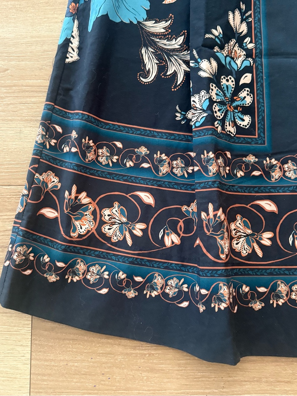 FARM RIO BLACK BLOSSOM TAPESTRY MIDI DRESS MEDIUM SIZE( new without tag ) - Picture 9 of 9